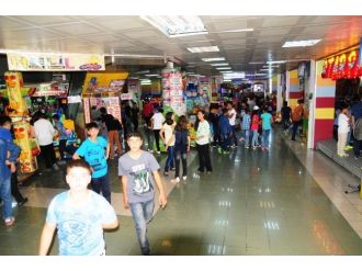 Çocuklar Oyun Parklarına Akın Etti