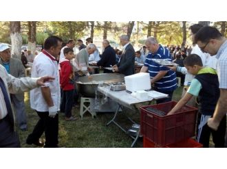 Gurbetçiler Geleneksel Toplu Bayram Sofralarında Hasret Gideriyor