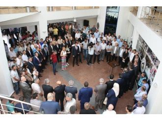 Başkan Keleş, Belediye Personeli Ve Düzcelilerle Bayramlaştı