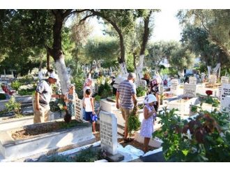 Bodrum Mezarlıklarında Bayram Yoğunluğu