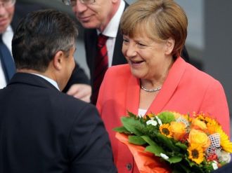 Merkel: “Kurtarma Paketi Müzakerelerini Yürütmezsek Sorumsuzluk Olur”