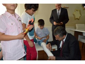 Vali Bektaş’tan Bayramda İmzalı ’Geçmiş Olsun’ Dileği