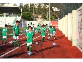 Tatilde Futbol Öğreniyorlar