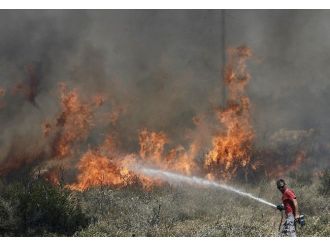 Atina’daki Yangında 4 Kişi Yaralandı