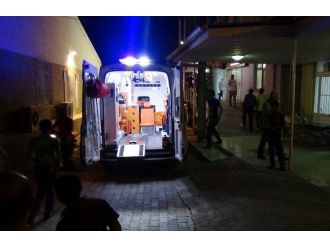 Köpekten Kaçarken Kanala Düştüler