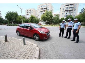 Bayraklı Zabıta Trafik, Göz Açtırmıyor