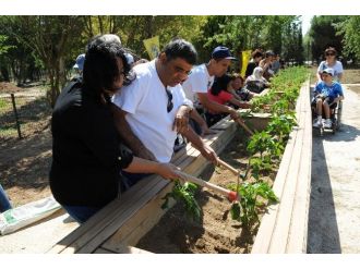Engelsiz Hobi Bahçeleri’nde İlk Ürün Heyecanı