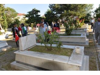 Protokolden Hava Şehitliği’ne Ziyaret