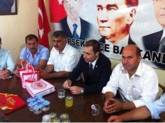 Lapseki’de Siyasilerin Bayram Mesaisi