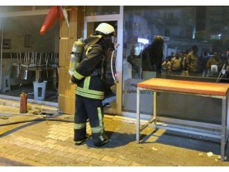 Pide Salonunda Çıkan Yangın İtfaiye Müdahale Etti