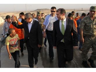 Vali Koçak Sığınmacıların Bayramını Kutladı