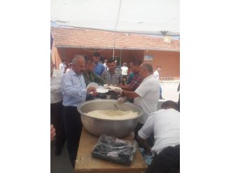 Erkekarpa Köyün’de Pilav Şölenine Yoğun İlgi