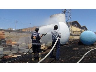 Yakıt Tankerlerine Sıçrayan Yangın Son Anda Söndürüldü