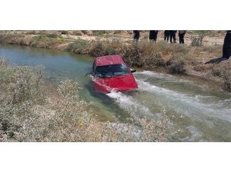 Otomobil Sulama Kanalı Düştü: 3 Yaralı