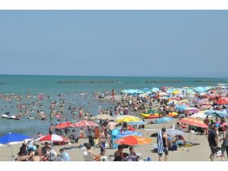 Karasu Sahilinde Bayram Tatili Yoğunluğu