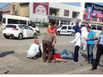 Motosiklet Otomobile Çarptı: 2 Yaralı