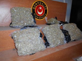 Gümrük Ekipleri 5 Kilo 425 Gram Uyuşturucu Ele Geçirdi