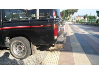 Bu Caddede Kaldırımları İnsanlardan Çok Araçlar Kullanıyor