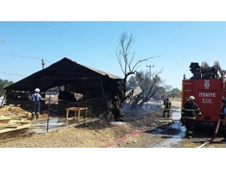 Kereste Atölyesi Alevlere Teslim Oldu