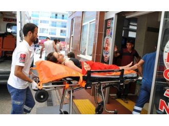 Antalya’da Denize Giren Genç Kız Boğulma Tehlikesi Geçirdi