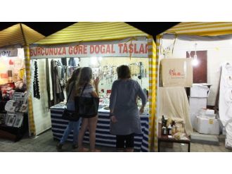 Burhaniye’de Gece Pazarı El Emeği Ürünleri Değerlendirdi