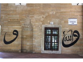 Rüstem Paşa Camii 469 Yıldır Ayakta
