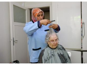 Büyükşehir’den Kimsesi Olmayan Yaşlılara Yaşam Desteği