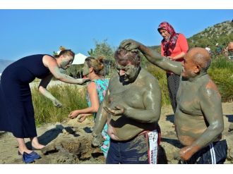 (Özel Haber) Üç Bin Yıllık Havuzda Serinliyorlar