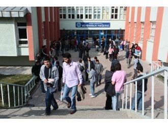 Yaz Okulu Programına, 101 Üniversiteden 13 Bin Öğrenci Katılıyor