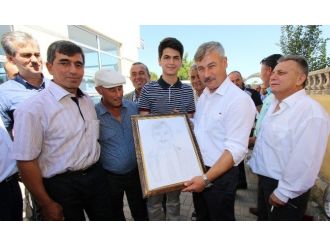 Lise Öğrencisinden Başkan Yaralı’ya Resim Sürprizi