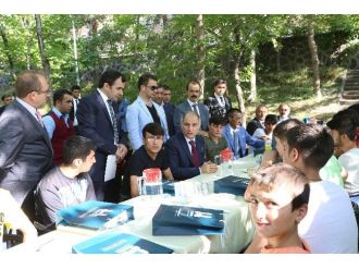 Eski İçişleri Bakanı Ala, Yetiştirme Yurdu’ndaki Çocukları Unutmadı