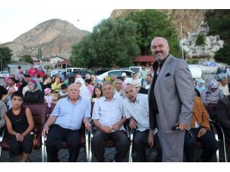 Konseri Fırsat Bildi Hasret Giderdi