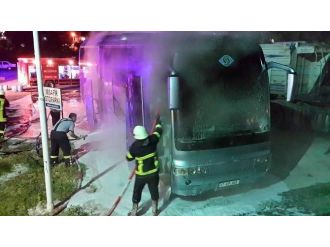 Park Halindeki Otobüs Yandı; 1 Yaralı