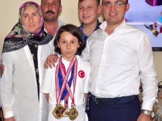 Milletvekili Bülent Turan Şampiyonu Evinde Ziyaret Etti