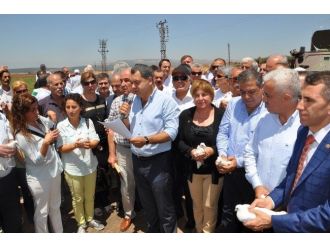 Chp’li Vekiller Suriye Sınırında Barış Güvercini Uçurdu