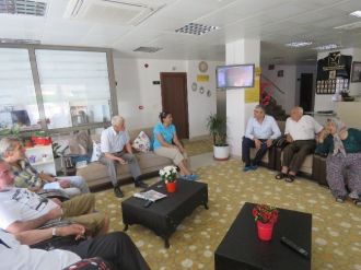 Mhp Milletvekili Akıllı, Huzurevi Sakinlerini Ziyaret Etti