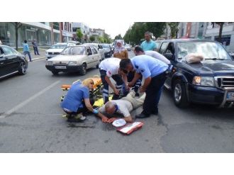 Yolun Karşına Geçmek İsteyen Yaşlı Adama Otomobil Çarptı