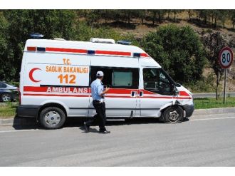 Amasya’da Ambulansla Tır Çarpıştı: 2 Yaralı