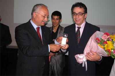 Filmi kopunca sahneye çıkıp türkü söyledi 