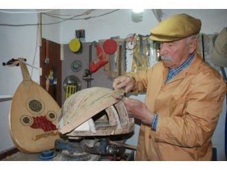 67 Yaşından Sonra Ut Ustası Oldu