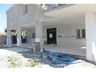 Ceylanpınar’da İnşaatı Yarım Kalan Cami Yardım Bekliyor