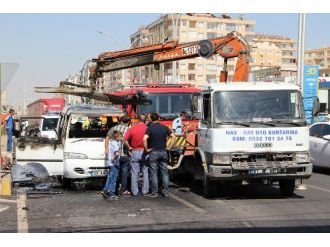 Alev Alan Araç Patladı, Yol Trafiğe Kapandı