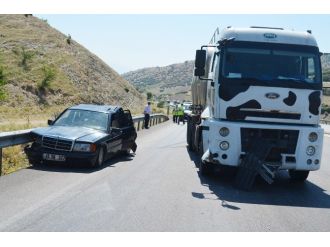 Süt Tankeri Otomobile Çarptı: Dört Yaralı
