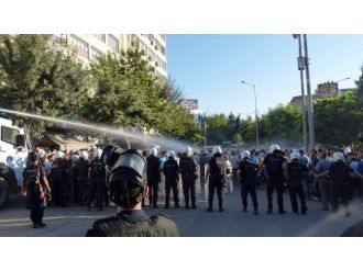 Siirt’te İzinsiz Yürüyüşe Polis Engeli: 10 Gözaltı