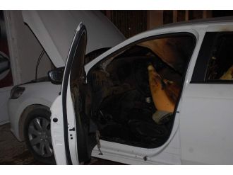 Park Halindeki Otomobil Kundaklandı