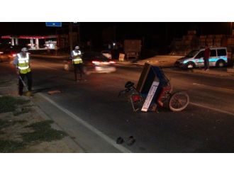 Özel Otomobil Üçtekerlikli Arabaya Çarptı 1:ölü