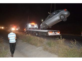 Direksiyon Hakimiyeti Kaybolan Otomobil Yoldan Çıktı