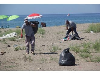 Menderes’in Sahil Bölgelerinde Bayram Temizliği