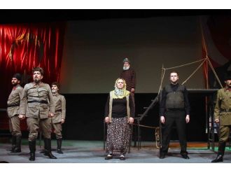 Bayraklı Belediyesi’nden Engelli Tiyatro Topluluğu