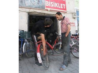 Bisiklet Tamircileri Sıkıntılı